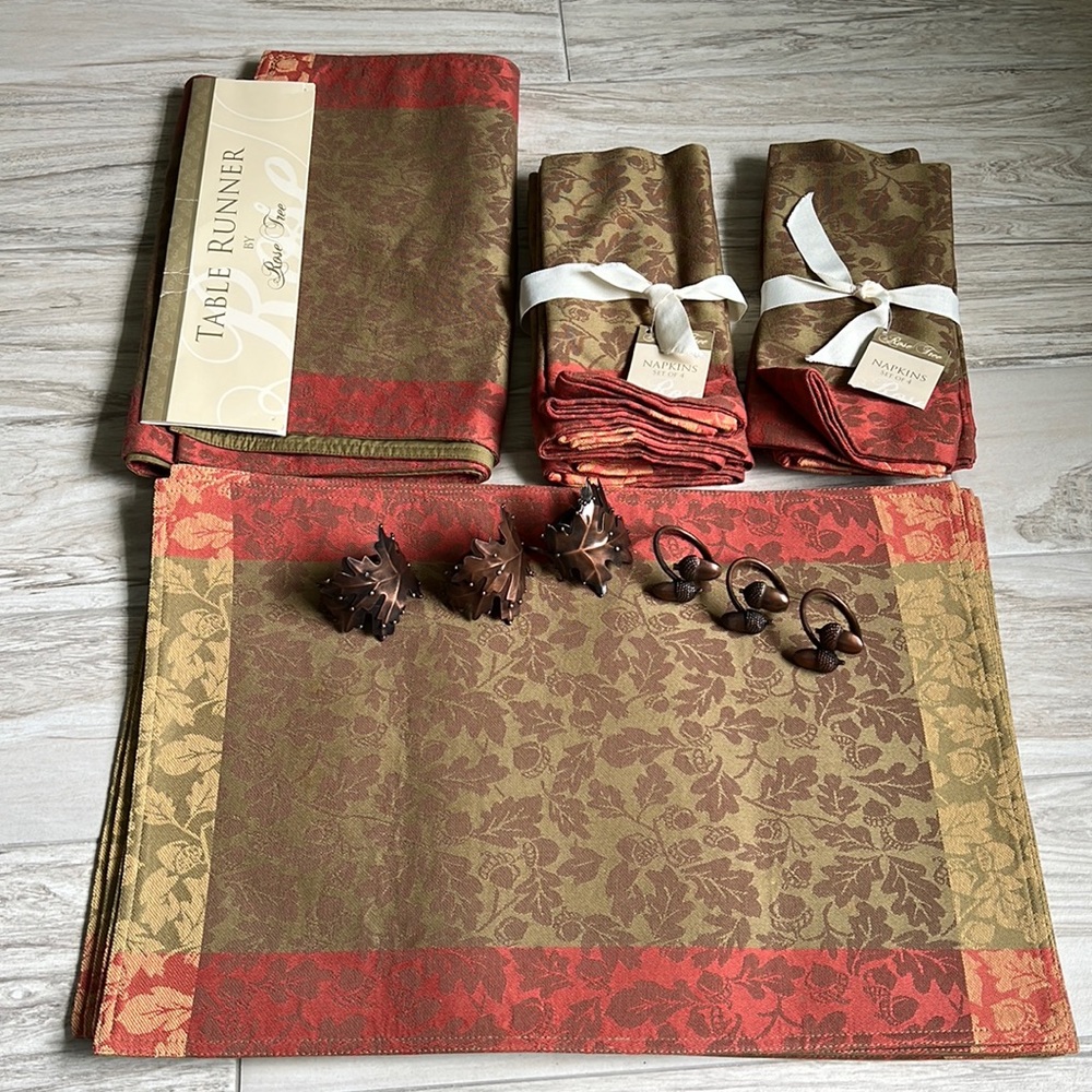 • Rose Tree Table Linens Bundle 🍁 🍂 •